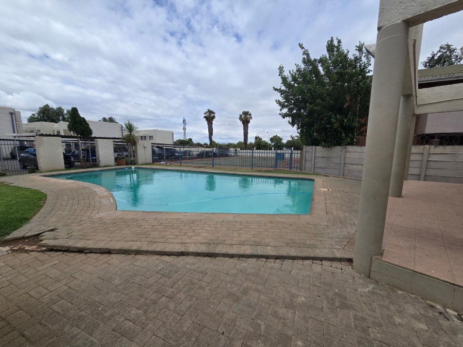 To Let 2 Bedroom Property for Rent in Langenhovenpark Free State